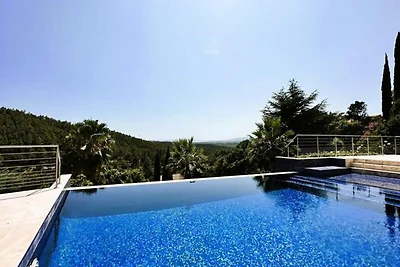 Villa in Valcros mit Infinity-Pool und...