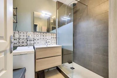 Entfliehen Sie in der Nähe des Hafens von Les...