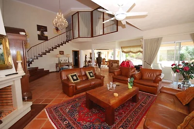 Luxuriöse Villa mit privatem Pool