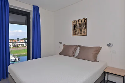 Apartment am Wasser mit Terrasse