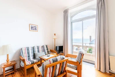 Urlaub für 4 Personen mit den Füßen im Wasser...