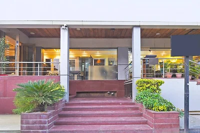 Fuga elegante al JLN Marg Jaipur