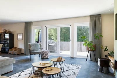 Villa in Rijs with Swimming Pool