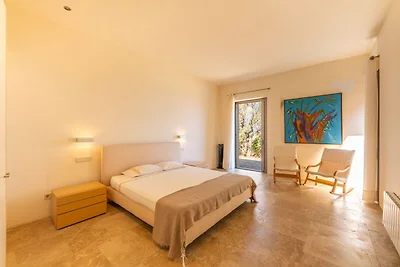 Moderna casa vacanze con piscina