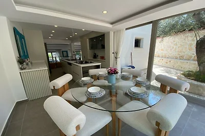 Villa in Kalkan mit Schwimmbecken