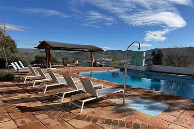 Geräumiges Ferienhaus mit Pool