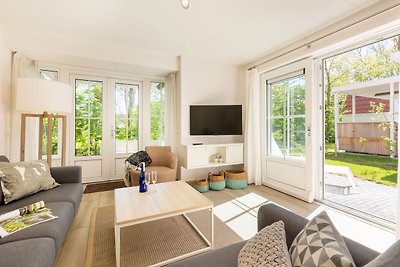 Luxe, statige villa met drie badkamers, 1 km.