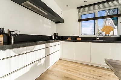 Moderne Villa in der Nähe des Strandes von...