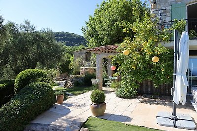 Luxuriöse Villa in Grasse mit Swimmingpool