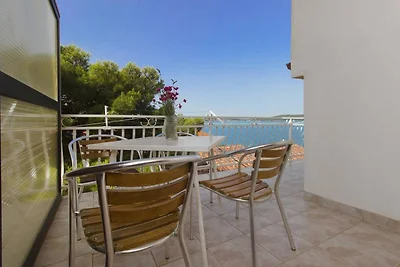 Einladendes Apartment am Meer in Dalmatien