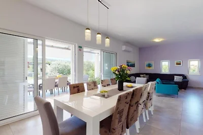 Adriatic Pearl - FourBedroom Villa with heate...