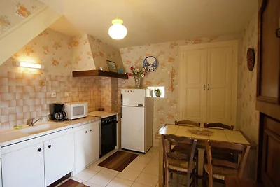 Idyllisches Cottage mit Terrasse in Roziers