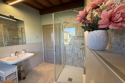 Geräumiges Ferienhaus mit Gemeinschaftspool i...