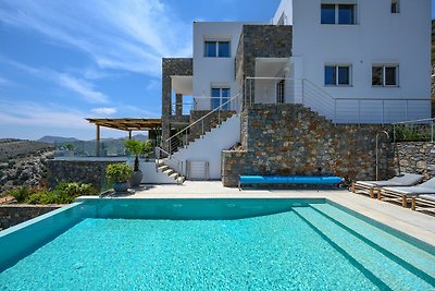 Moderne villa aan het water in Elounda