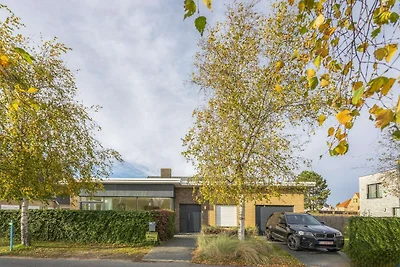 Aangename bungalow vlakbij zee en strand