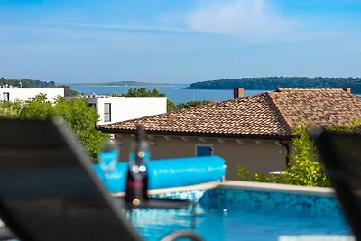 Villa in Pomer mit Schwimmbecken