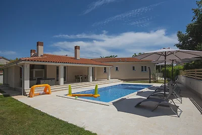 Eingeschossige Villa mit privatem Pool