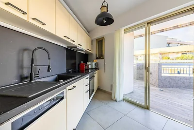 Appartement met terras en uitzicht op zee, op...