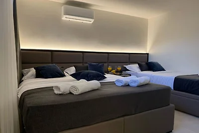 Studio Apartment (The Marina studio) -S6