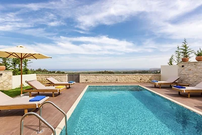Villa in Arkadi mit Panoramapool