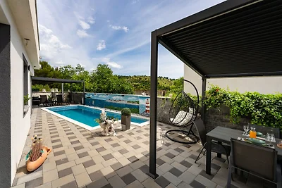 Apartment mit Pool in Strandnähe in Zaboric