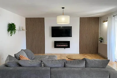 Luxury Apartment Ivo  with Jacuzzi near the b...