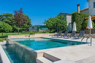 Ferienhaus in Žminj mit Schwimmbecken