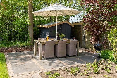 Luxe chalet bij Ouddorp met tuin