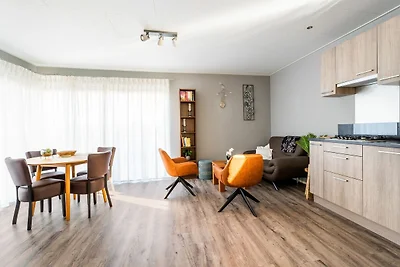 Schönes Ferienhaus mit Boot und Anlegesteg