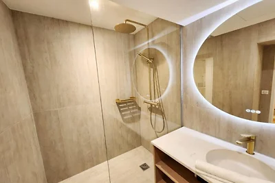 Wunderschön renovierte Wohnung mit Klimaanlag...