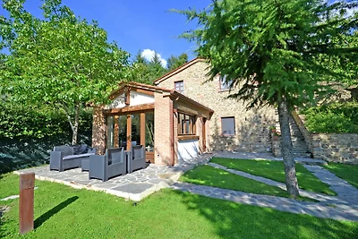 Verlockendes Ferienhaus in Cortona mit Pool