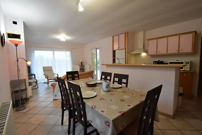 Moderna casa vacanze con piscina