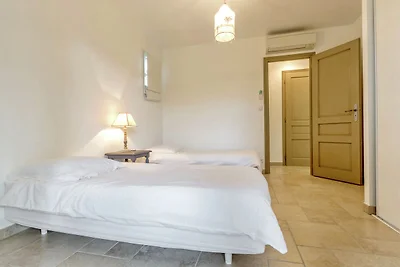 Wunderschöne Wohnung in Montauroux mit Pool