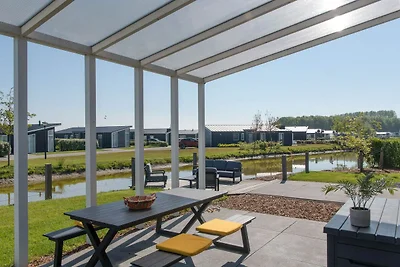Schönes Chalet am Wasser, in einem Ferienpark