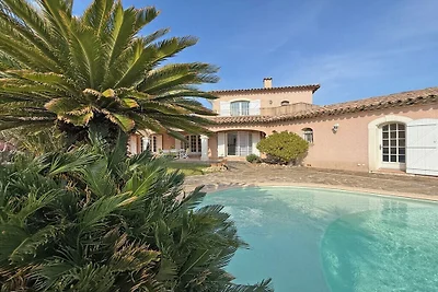 Villa in Les Issambres mit Schwimmbecken
