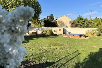 Helle Wohnung mit Pool und Spa