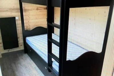 4 camere per 9 persone