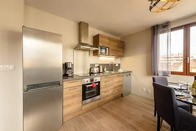 An den Toren des Kaiserlichen Palastes, 4.