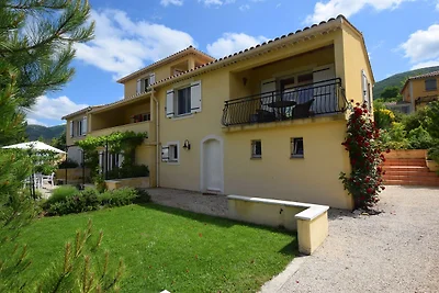 Apartment in Montbrun-Les-Bains mit Garten