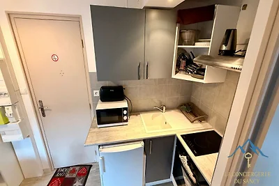 Rustikales Plätzchen am Flussuferweg