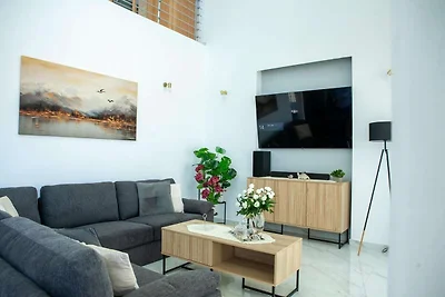 Private Villa mit Pool und Terrasse