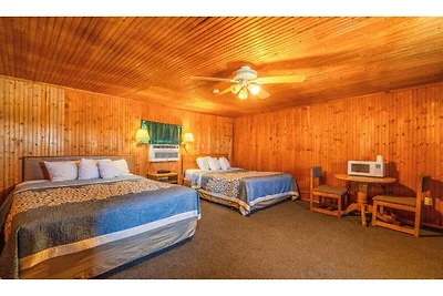 La Crosse, Kansas | 3 Queensize-Betten
