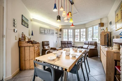 Huis in Koksijde bij Zee en Winkels