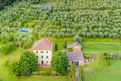 Villa in Toscane bij Lucca met Zwembad