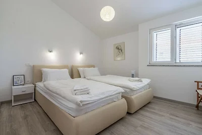 MY DALMATIA - Sea view apartment Privlaka