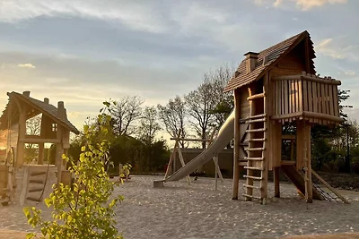 Familienhaus in der Nähe von See, Strand und...