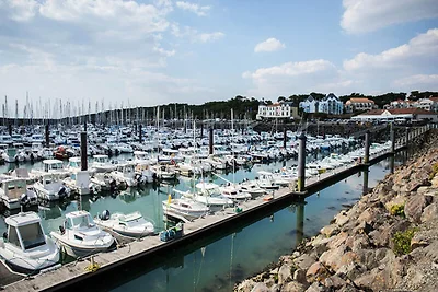 Haus in Port-Bourgenay nahe Hafen & Pools