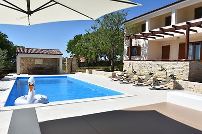 Komfortable Villa mit Panoramablick und priva...
