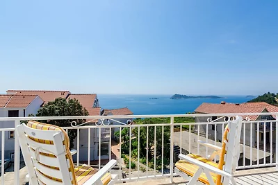 Comfortable apartment with amazing seaview an...