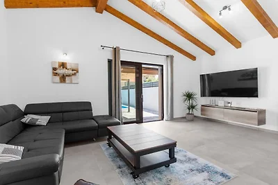 Villa in Bale mit Schwimmbecken